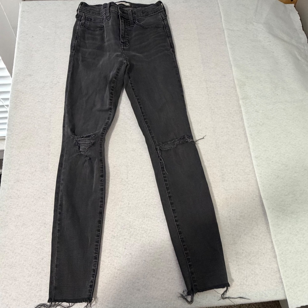 Madewell 9 Inch High Rise Skinny Jean 26 Faded Black Ripped Knee Raw Hem